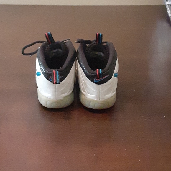 Nike - Picture 3 of 4